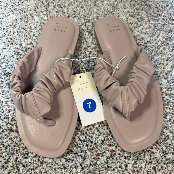 A New Day Women's Blossom Flip Flop Sandals Purple Size 7 Casual Summer - Picture 1 of 2